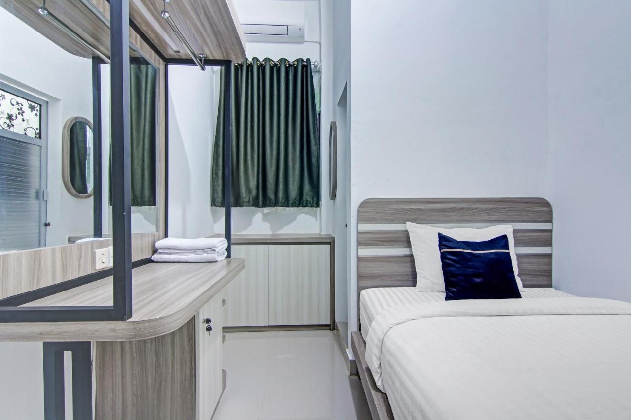 Oyo 90704 Nabila Residence Syariah Padang  Exteriér fotografie